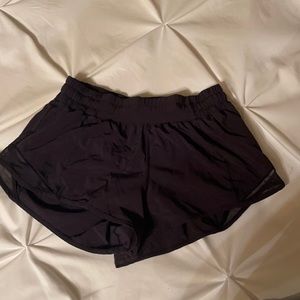 Lululemon hotty hot 2 inch shorts